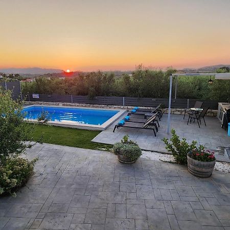 Villa Sheila With Private Pool Roumelí Dış mekan fotoğraf