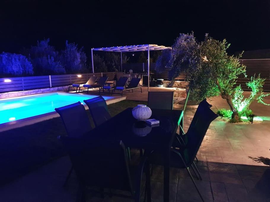 Villa Sheila With Private Pool Roumelí Dış mekan fotoğraf