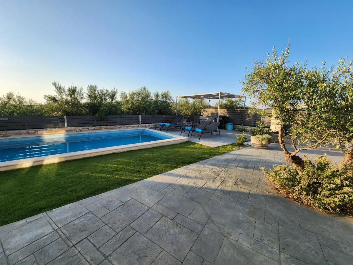 Villa Sheila With Private Pool Roumelí Dış mekan fotoğraf