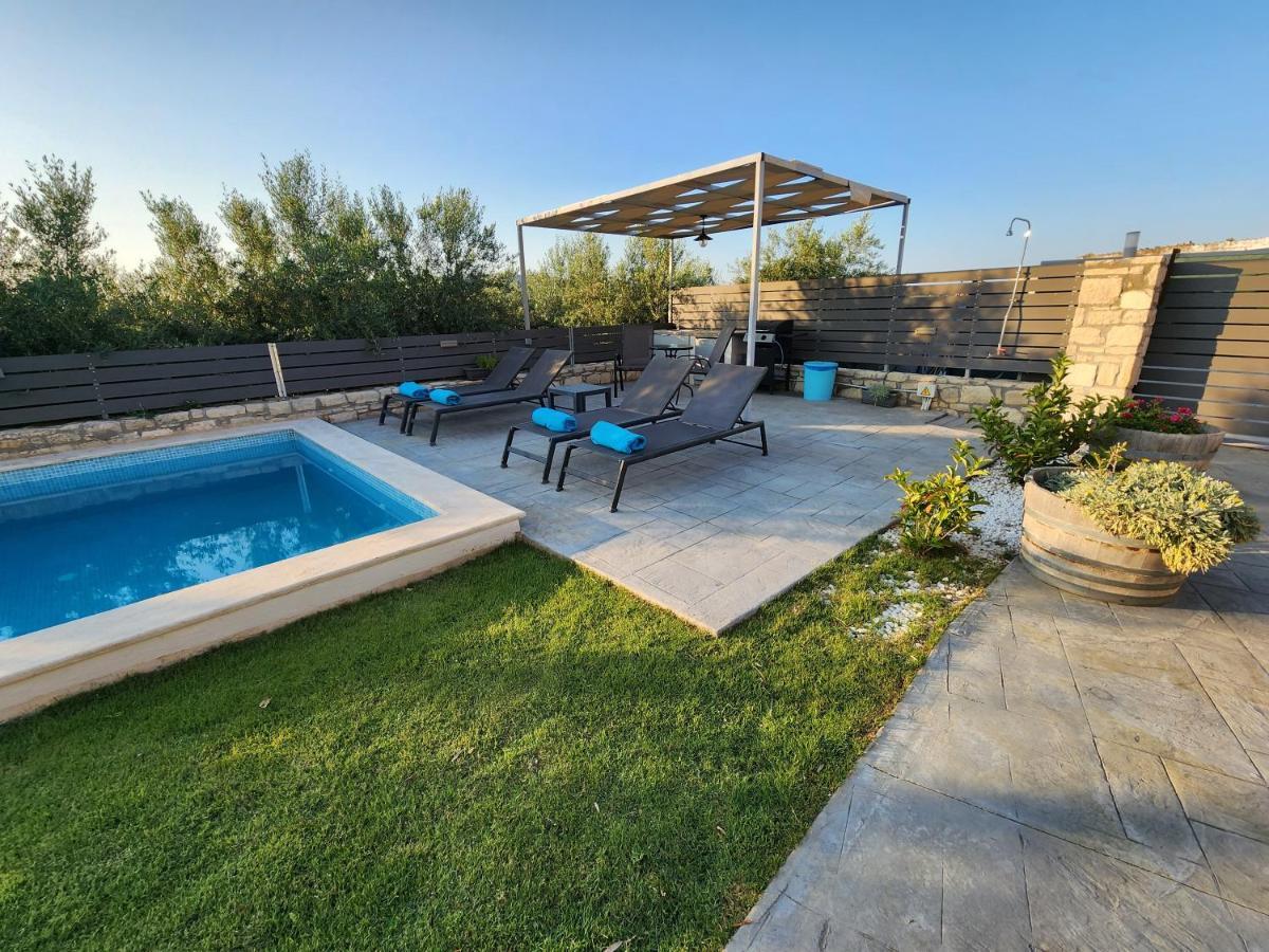 Villa Sheila With Private Pool Roumelí Dış mekan fotoğraf